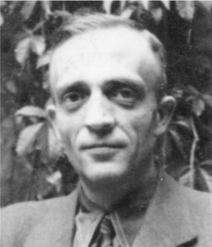 Czarno-biały portret Wacława Rajncza, powstańca wielkopolskiego; mężczyzna z krótkimi włosami w marynarce na tle liści.